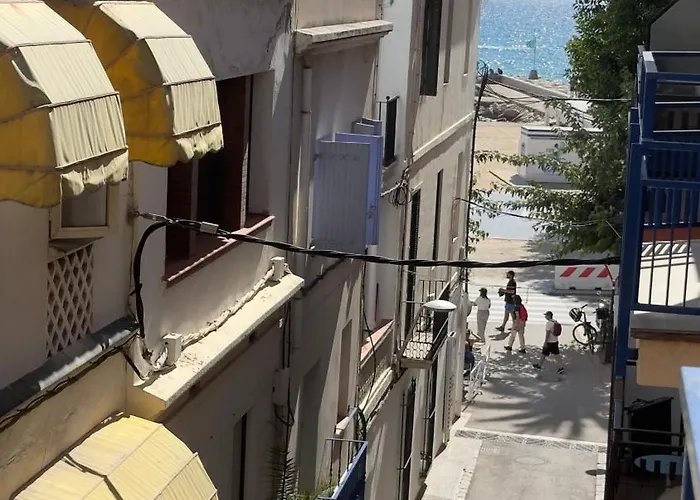 Sunny Flat In Sitges 30 Seconds To Beach, Balcony & Sea Views!