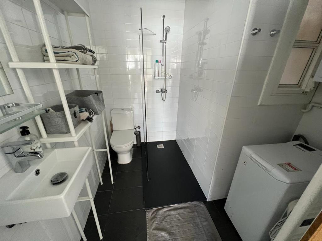 Sunny Flat In 30 Seconds To Beach, Balcony & Sea Views! Apartment
