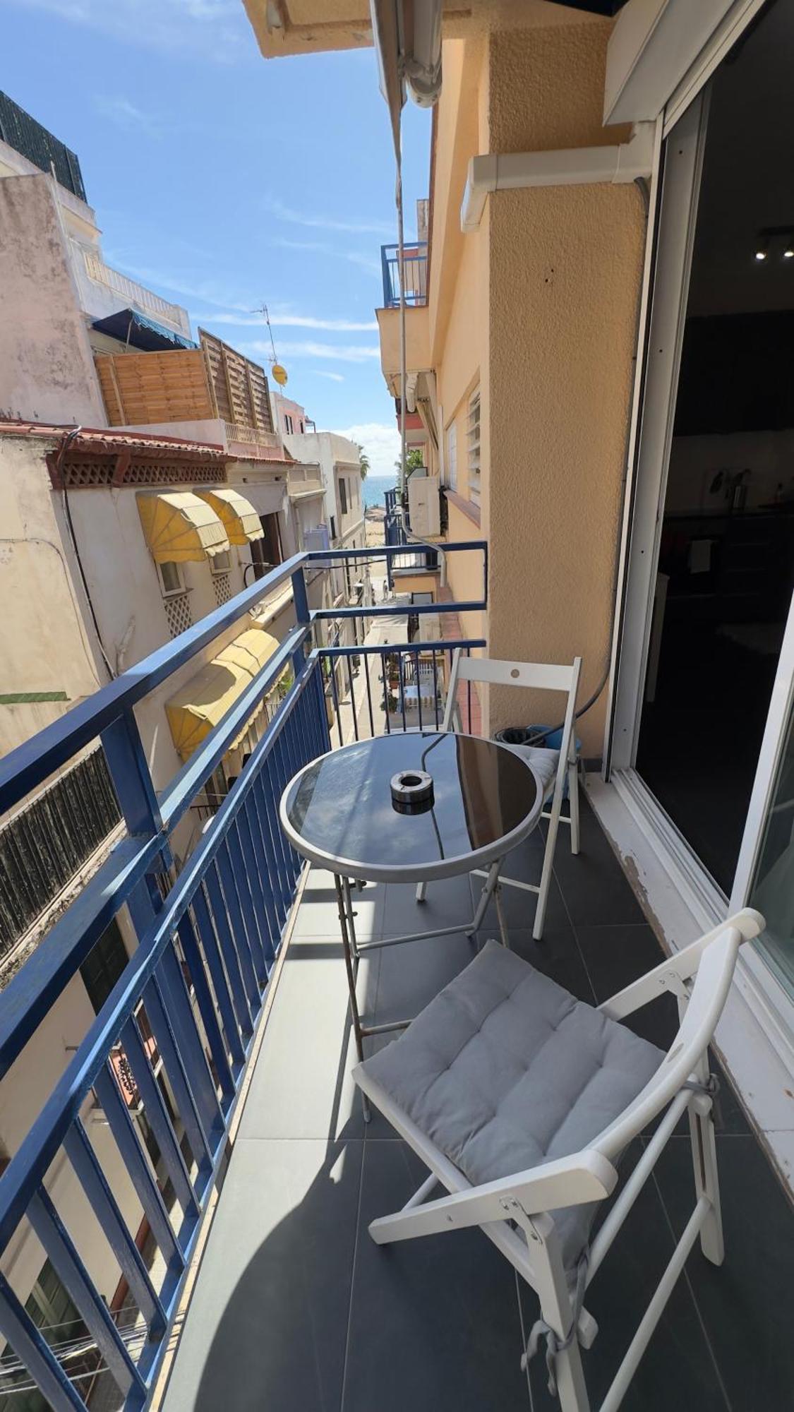 Sunny Flat In 30 Seconds To Beach, Balcony & Sea Views! Sitges