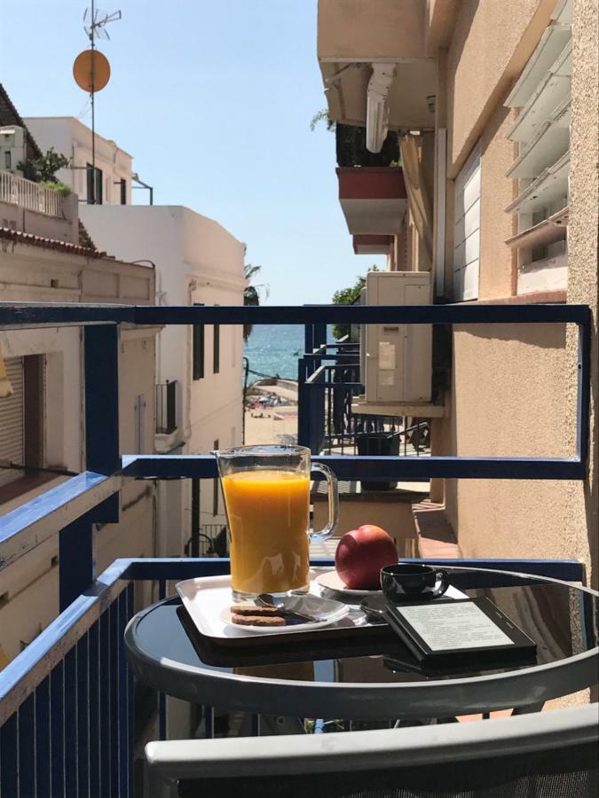 Sunny Flat In 30 Seconds To Beach, Balcony & Sea Views! * Sitges