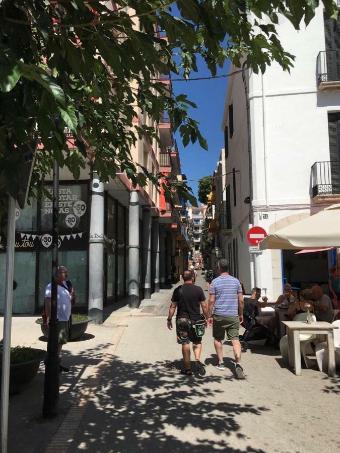 Sunny Flat In 30 Seconds To Beach, Balcony & Sea Views! Apartment