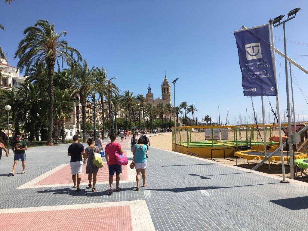 Sunny Flat In 30 Seconds To Beach, Balcony & Sea Views! Apartment